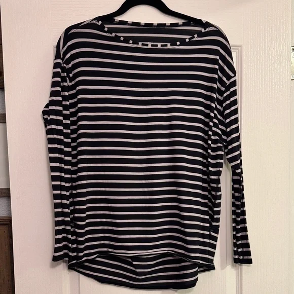 Lululemon Back in Action Long Sleeve Top - Picture 2 of 5